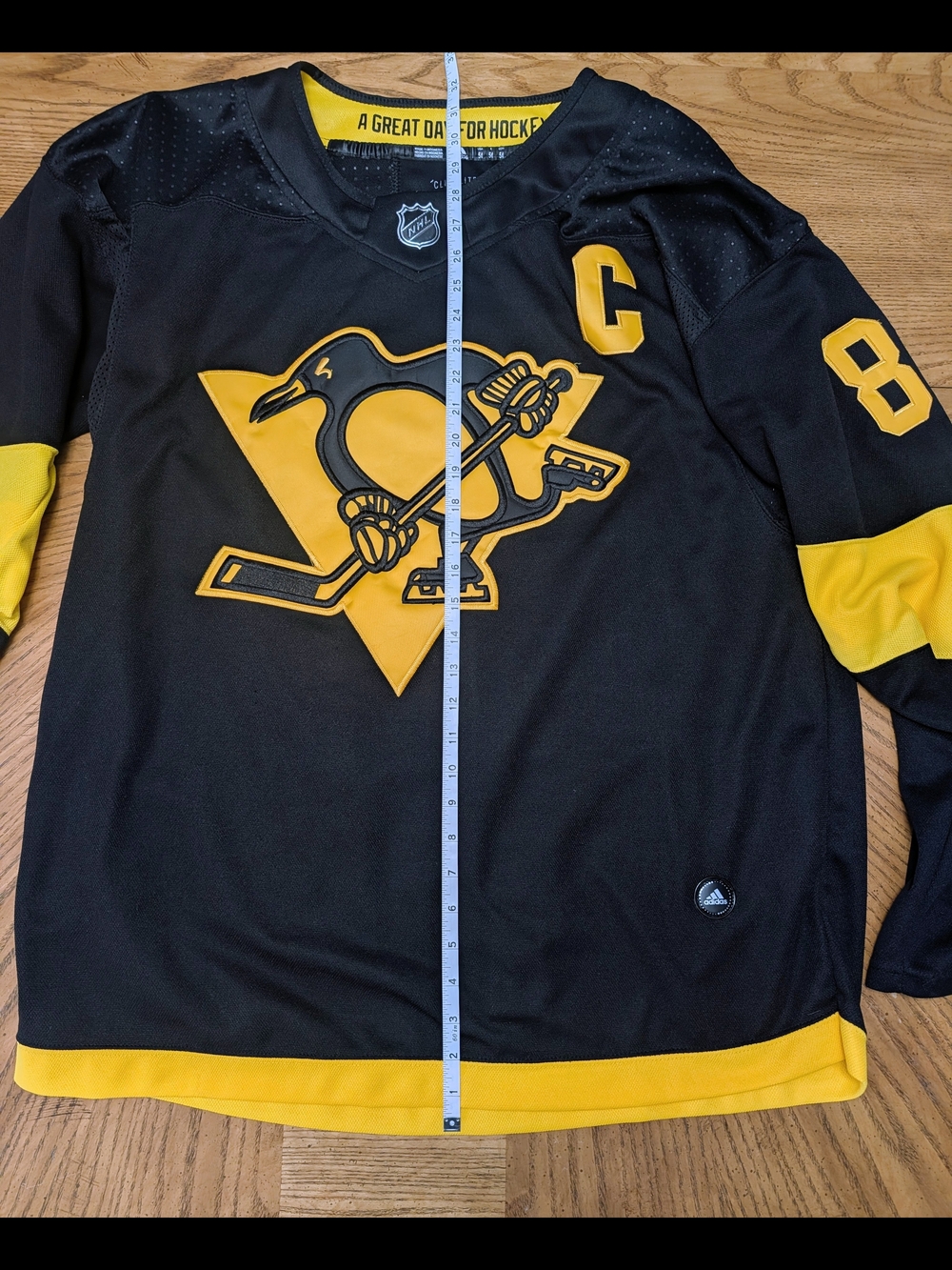 Adidas Black and Yellow NHL Hockey Jersey with Captain 'C' Sydney Crosby 87 - Picture 6 of 7
